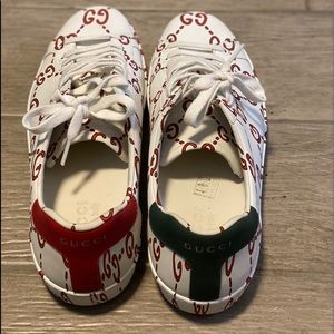 Gucci calfskin gg print mens ace sneakers.